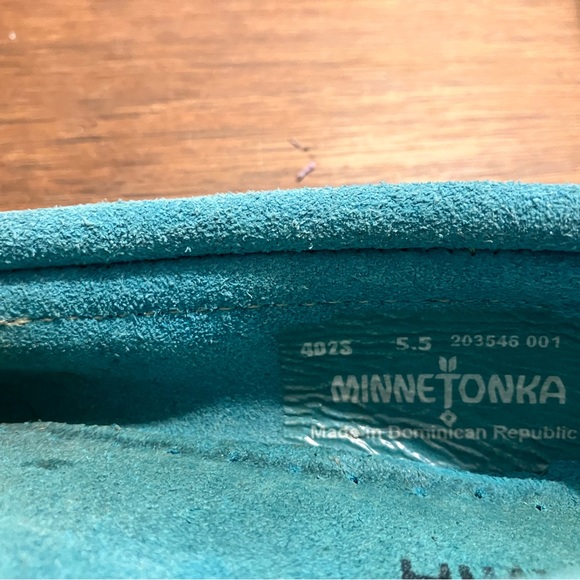 Minnetonka Moccasins Women’s Size 5.5 - Picture 2 of 4